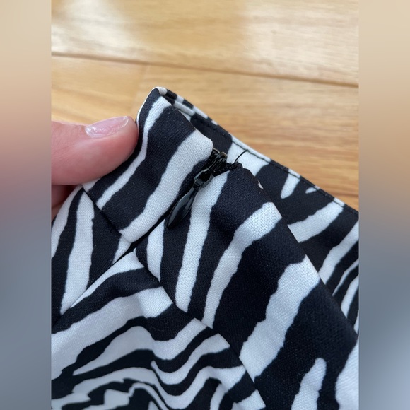 ZEBRA FLARE PANTS!!! Size S (4-6) - Picture 2 of 2